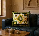 Coussin d’exception “Souvenir” – Broderie au point de croix en soie Sabra sur toile structurée “Kiriya